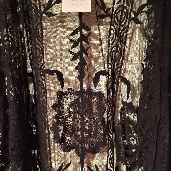 NWT! Women’s Lace Kimono - Picture 3 of 4